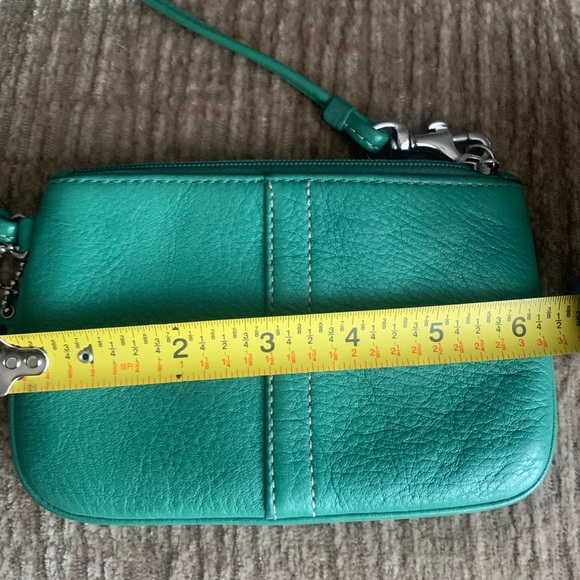 🔇 Sale $15 Coach Wristlet - Picture 8 of 8
